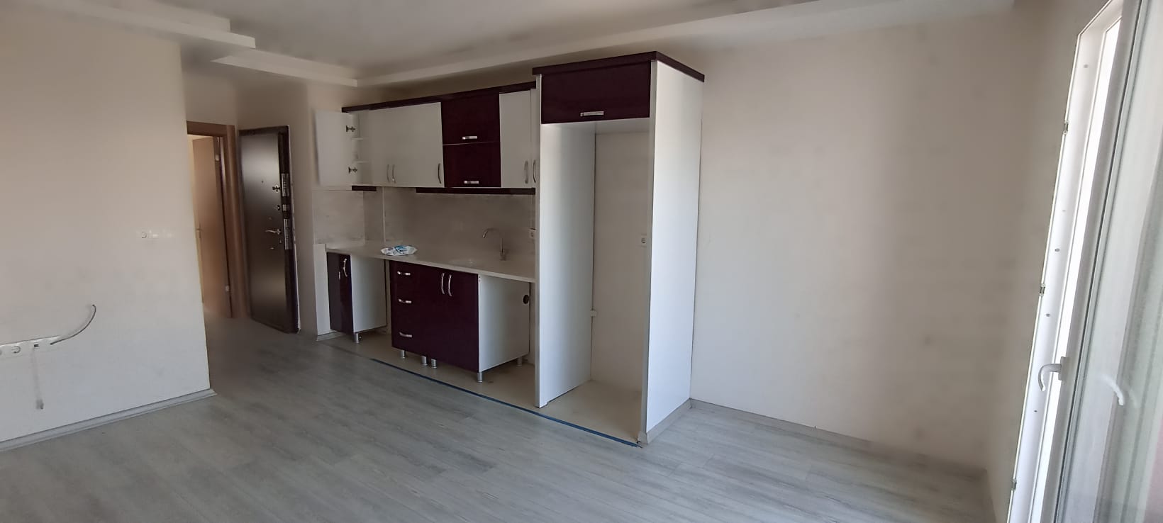 Kuşadası Davutlar’da Asansörlü Binada 1+1 Kiralık Daire